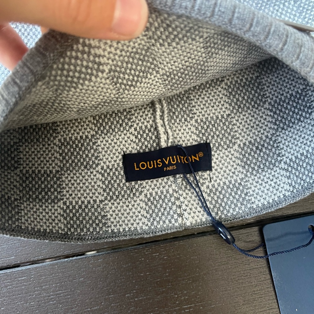 Louis Vuitton Light Gray Textured Knit Beanie - Picture 2 of 4